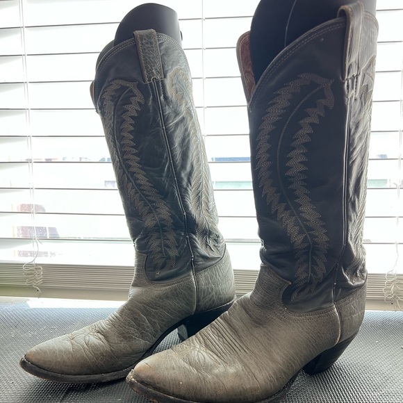 Good condition leather Justin boots style number 2205 in size 10D Gray in color - Picture 2 of 6